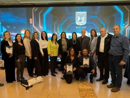 أسماء المفتّشين والموظّفين من المجتمع العربي الحاصلين على شهادات تميّز